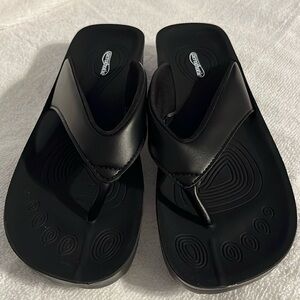 Comfortable Black Flip Flops